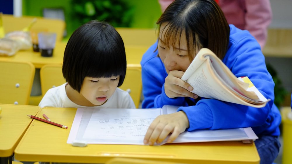 Пример child learning math, kids mathematics, parent teaching child, math education