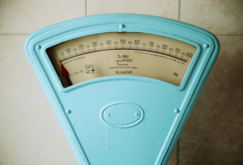 Изображение kitchen scale, weight measurement, conversion chart, measuring grams