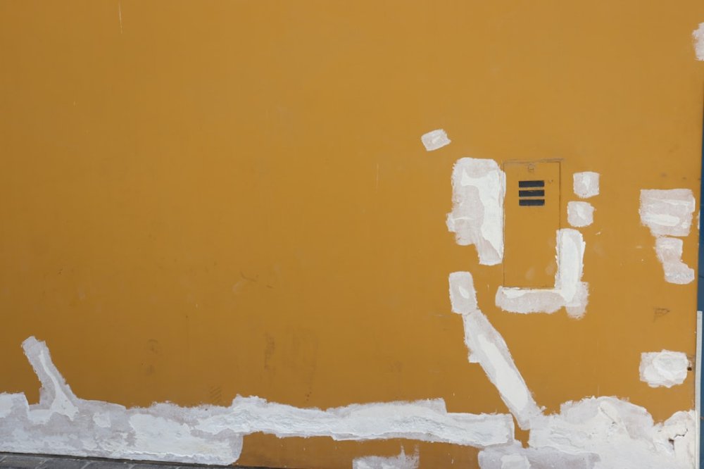 Пример paint roller wall, interior painting, paint bucket, room renovation