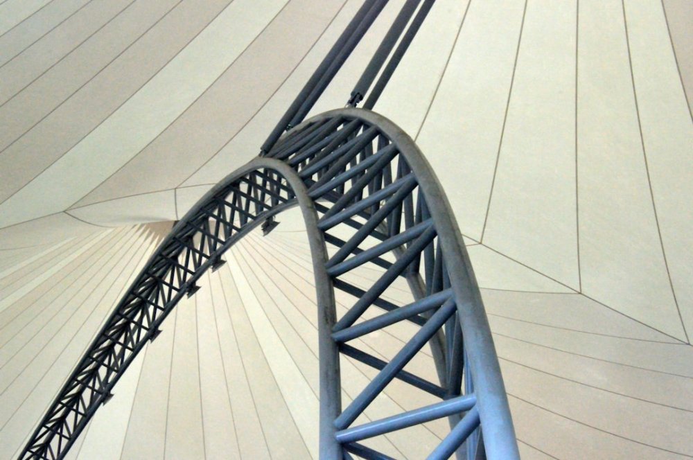 Пример parabola trajectory, bridge architecture, physics motion, financial graph